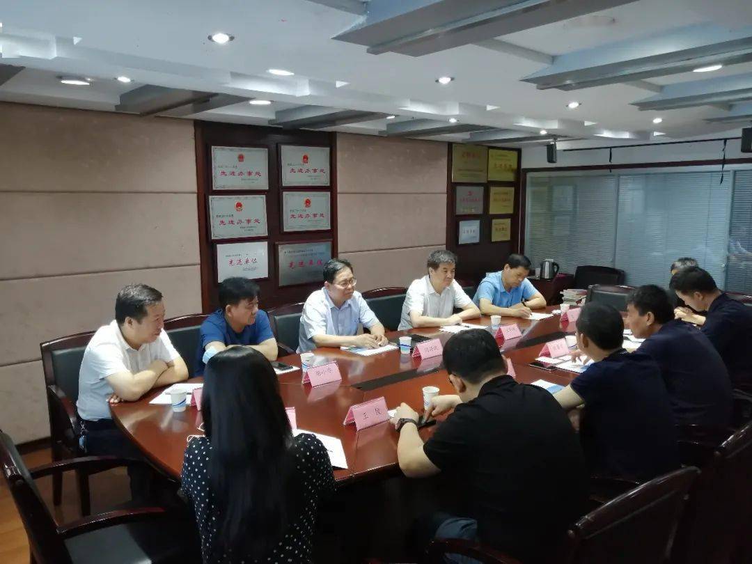 【开云APP 开云体育要闻】闫兴斌到上海陕西商会考察  对接橡胶复合密封板项目落地事宜(图2)