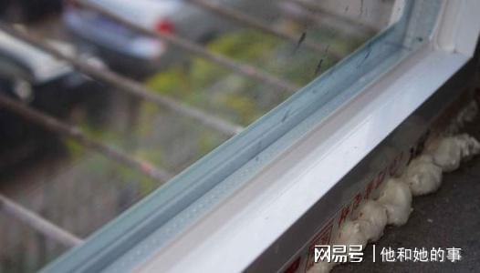 只在窗框里面开云体育 开云平台打密封胶这样的师傅线次！差点被糊弄(图5)