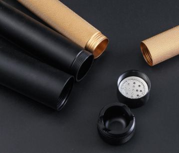 宴刻烟酒茶：关于雪茄管的开云 开云体育平台使用指南金属、皮革、还是木头？(图4)
