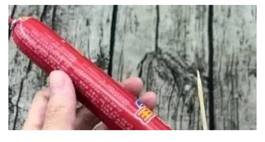 吃了3开云 开云体育平台0多年的火腿肠原来金属环就是“开关”害我一直用嘴(图2)