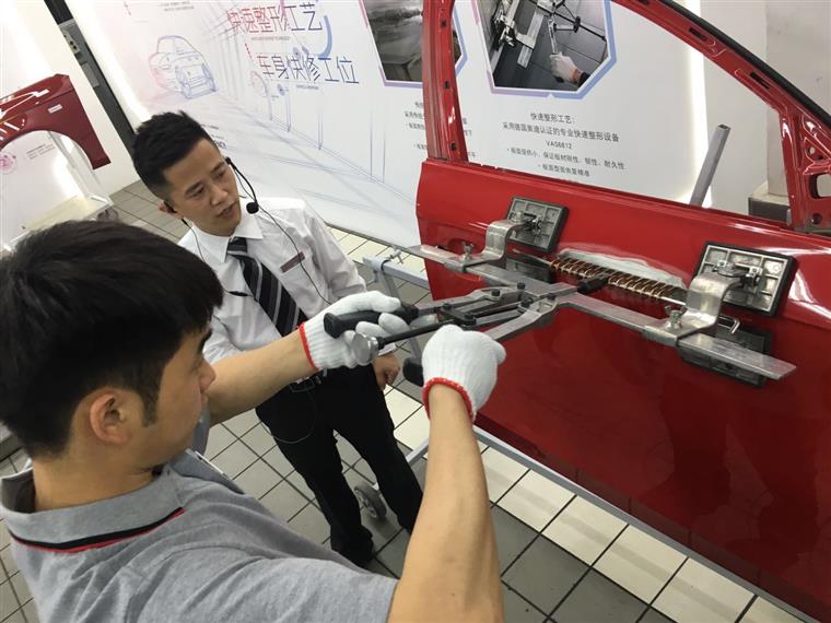 开云 开云体育官网缸哥带你体验汽车钣金维修的工艺秘密(图2)