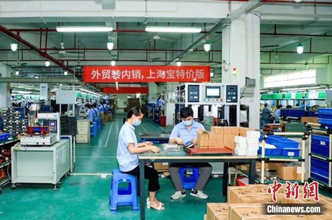 开云体育 开云平台几元一件的外贸衣服国内就可网购了！买吗？(图2)