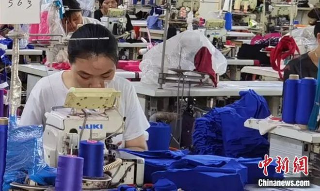 开云体育 开云平台几元一件的外贸衣服国内就可网购了！买吗？(图3)