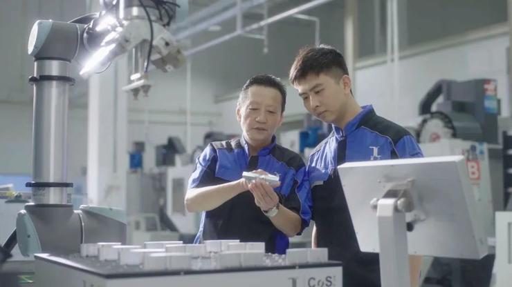 从橡胶圈生产跃升机器人研发：一家珠三角家族工厂的数智化进化开云体育 开云官网(图2)