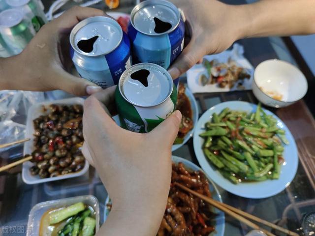 今天才知道“罐装”和“瓶装”的啤酒开云 开云体育平台区别这么大看完长见识了