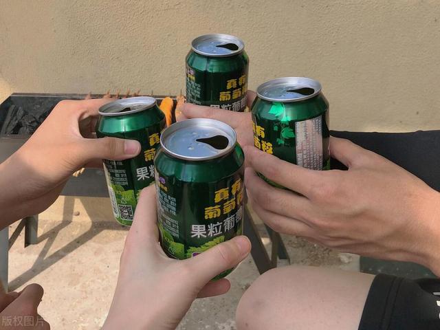 今天才知道“罐装”和“瓶装”的啤酒开云 开云体育平台区别这么大看完长见识了(图8)