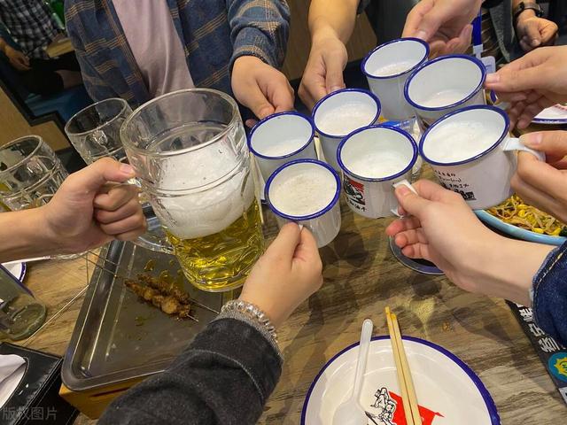 今天才知道“罐装”和“瓶装”的啤酒开云 开云体育平台区别这么大看完长见识了(图9)